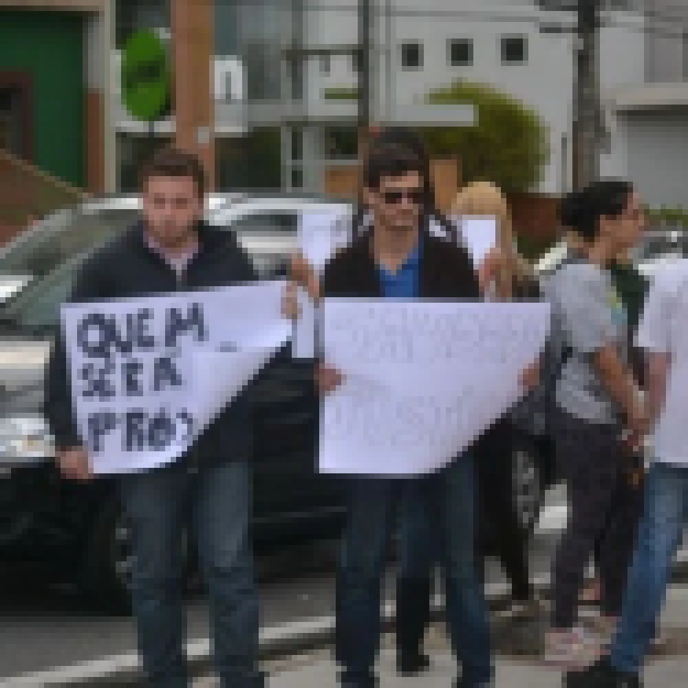 Parentes e Amigos fazem manifestaÃ§Ã£o para pedir justiÃ§a pela morte de mÃºsico