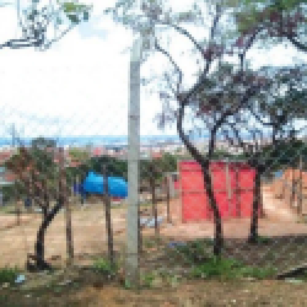 OcupaÃ§Ãµes irregulares preocupam moradores da regiÃ£o da Avenida Itavuvu