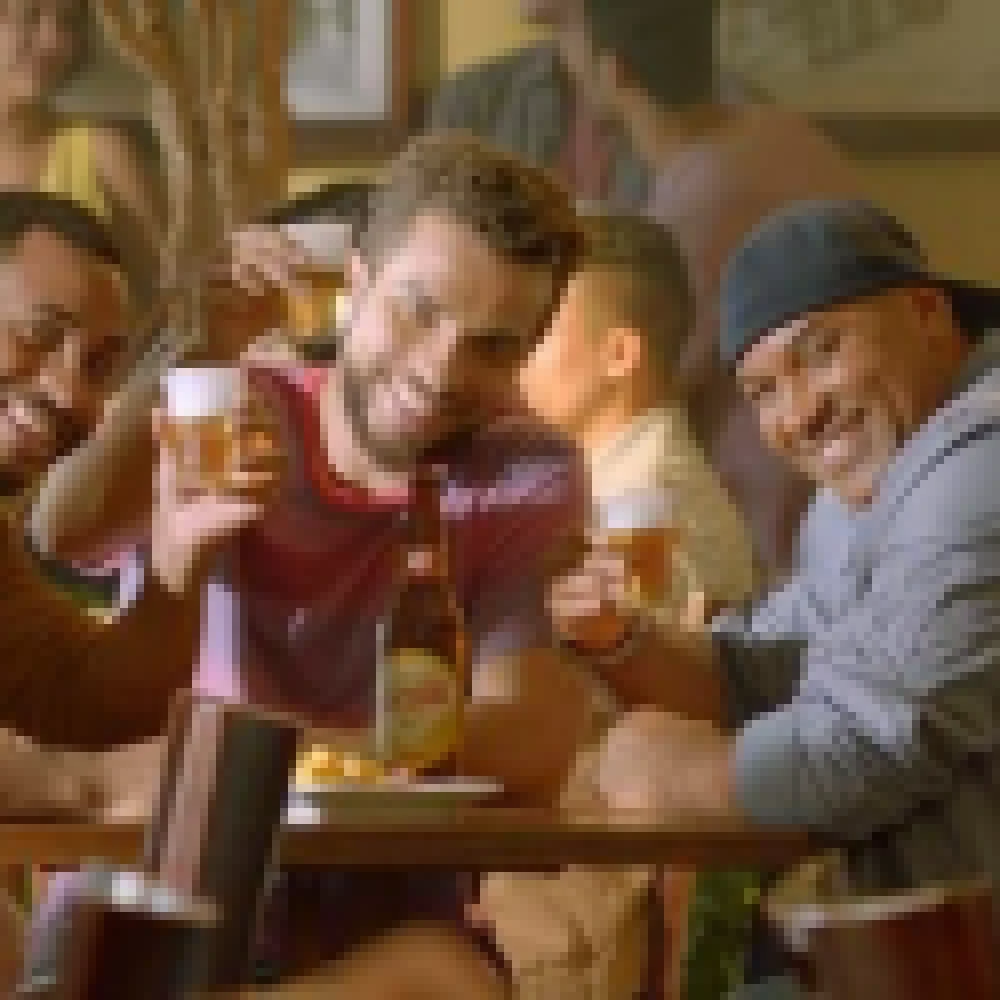 Em nova campanha, Cerveja Crystal promove encontro com goleiros