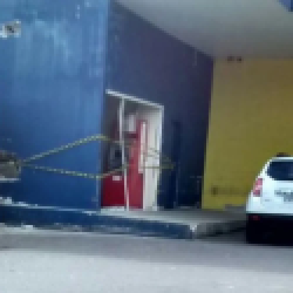 Bandidos explodem caixas eletrÃ´nicos do Lopes supermercados da Avenida Ipanema