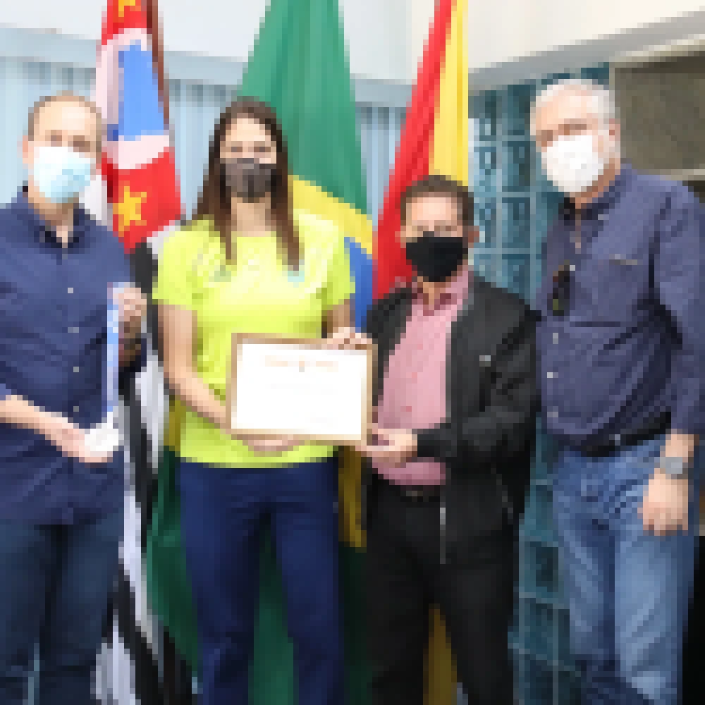 Atleta sorocabana medalhista olÃ­mpica pela SeleÃ§Ã£o Brasileira de VÃ´lei Ã© recebida no PaÃ§o Municipal