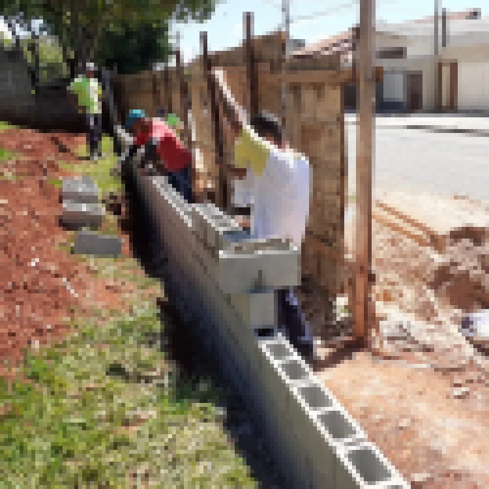 Prefeitura conclui nesta quarta-feira reconstruÃ§Ã£o de muro da EM â€œTereza Ciambelli Gianiniâ€�
