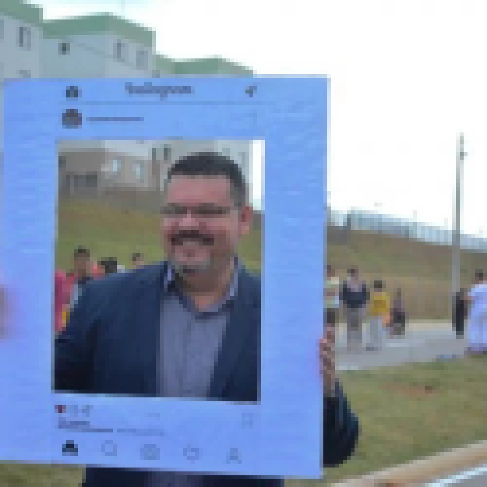 Prefeitura e comunidade plantam mudas de Ã¡rvores no Altos de Ipanema