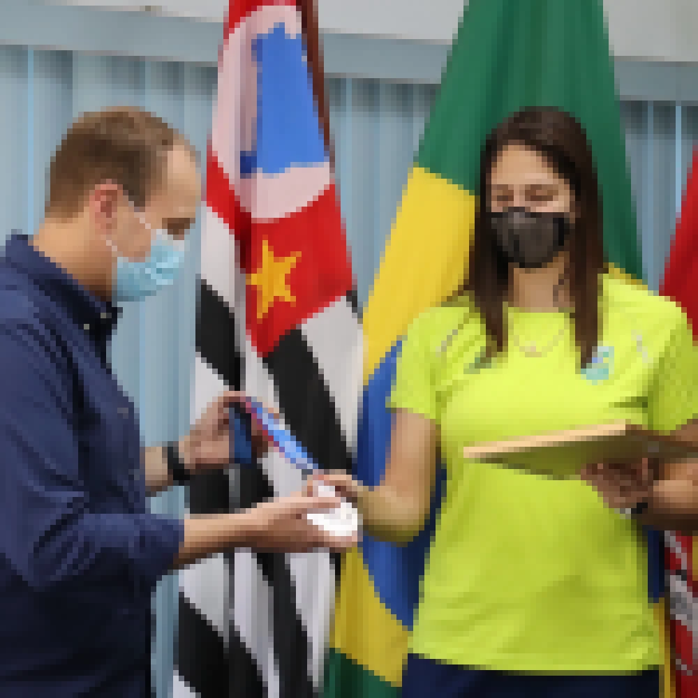 Atleta sorocabana medalhista olÃ­mpica pela SeleÃ§Ã£o Brasileira de VÃ´lei Ã© recebida no PaÃ§o Municipal