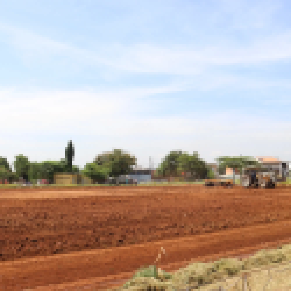 Obras de instalaÃ§Ã£o de gramado sintÃ©tico em campo de futebol tÃªm inÃ­cio em Aparecidinha