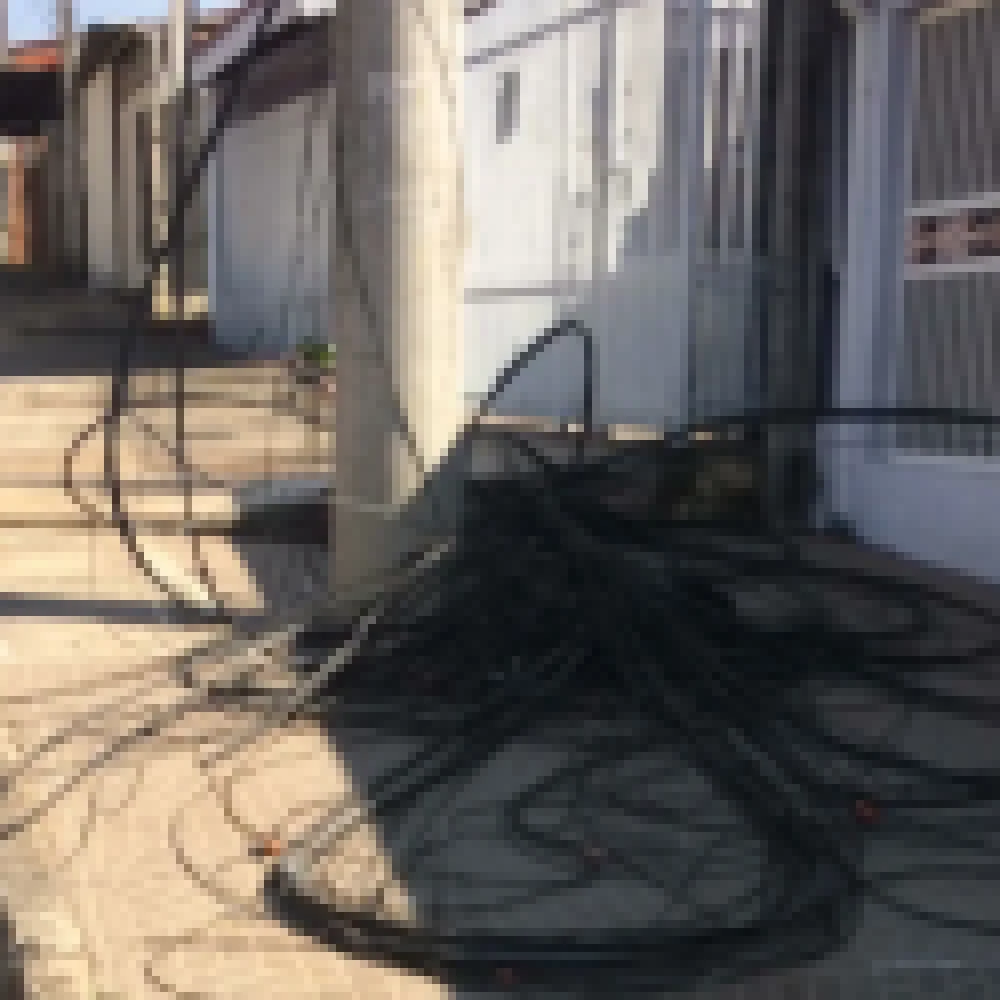 Carro desgovernado derruba dois postes e deixa mais de 200 residÃªncias sem energia elÃ©trica no Nova Sorocaba