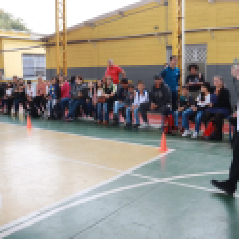 Alunos da rede pÃºblica municipal tÃªm aula inaugural de skate pelo projeto â€œEu Pratico Esporte Educacional Escolarâ€�