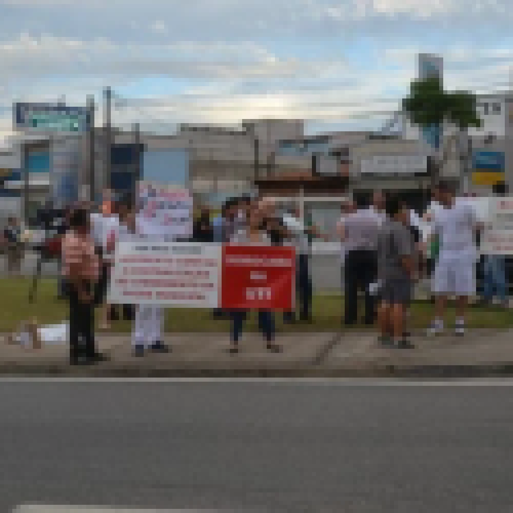 Protesto contra a centralizaÃ§Ã£o do atendimento nas UPHs movimentou a Itavuvu e Ipanema