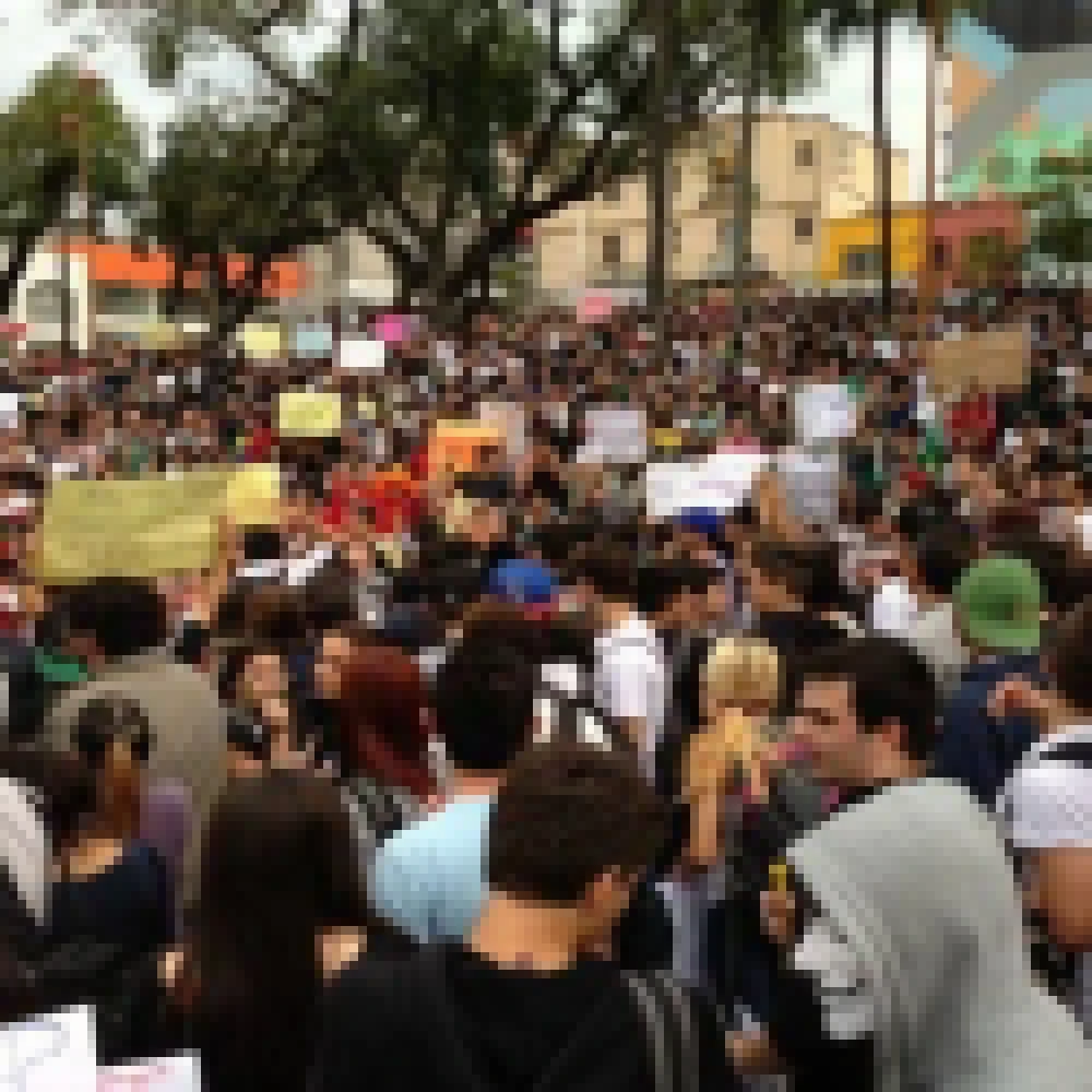 Acompanhe as imagens da ManifestaÃ§Ã£o que estÃ¡ ocorrendo hoje em Sorocaba