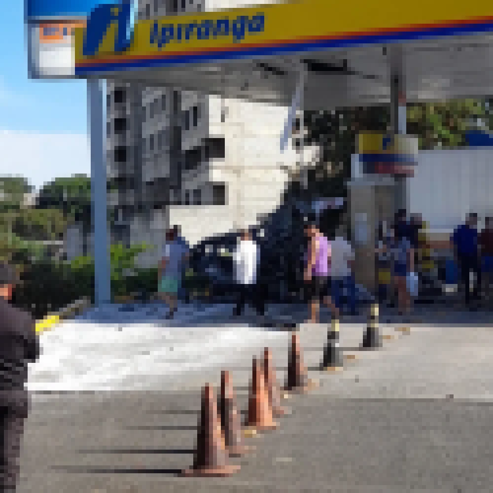 Carro explode ao abastecer GNV em Posto de combustÃ­veis no Santa RosÃ¡lia