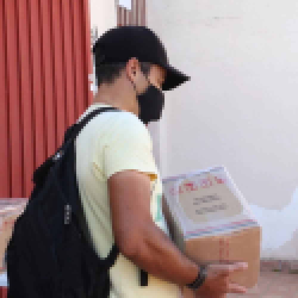 Campanha â€œA Fome nÃ£o Ã© Fake!â€� entrega mais 2.208 cestas bÃ¡sicas em sete pontos da cidade