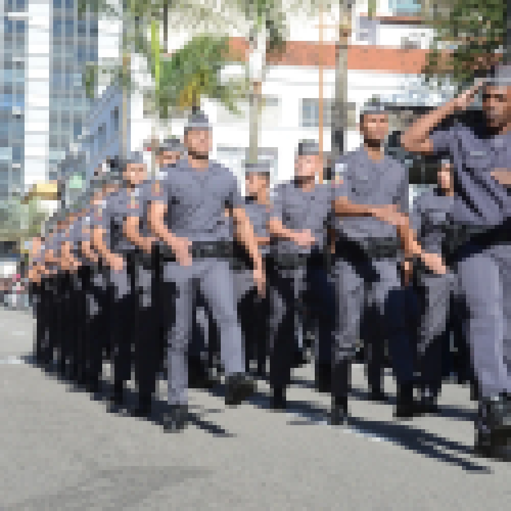 Desfile cÃ­vico Ã© acompanhado por cerca de 4 mil pessoas