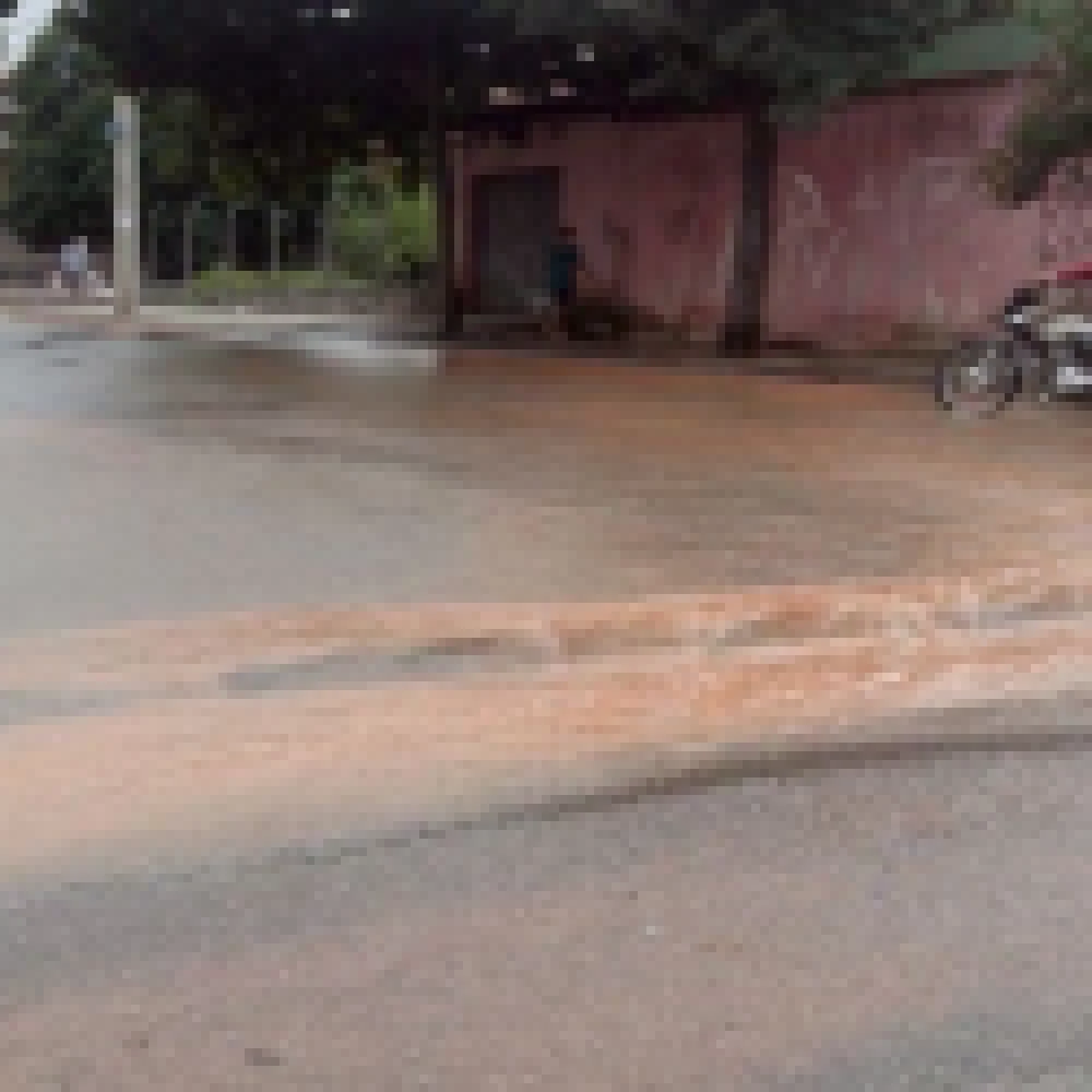 TubulaÃ§Ã£o de Ã¡gua se rompe no SÃ£o Guilherme e moradores contam cinco horas de desperdÃ­cio