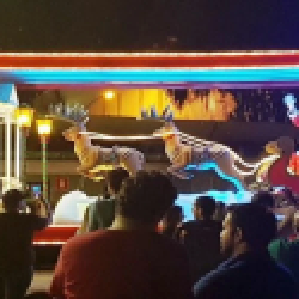 Caravana de Natal da Coca-Cola percorre a Avenida Ipanema nesta quinta-feira