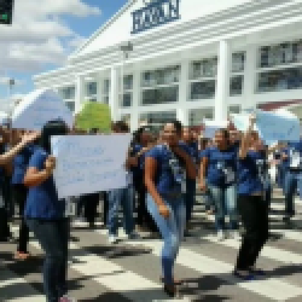 FuncionÃ¡rios da Havan fazem protesto pela abertura da loja