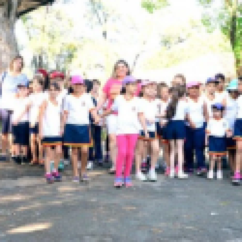 Zoo recebe alunos para confraternizaÃ§Ã£o de projeto solidÃ¡rio