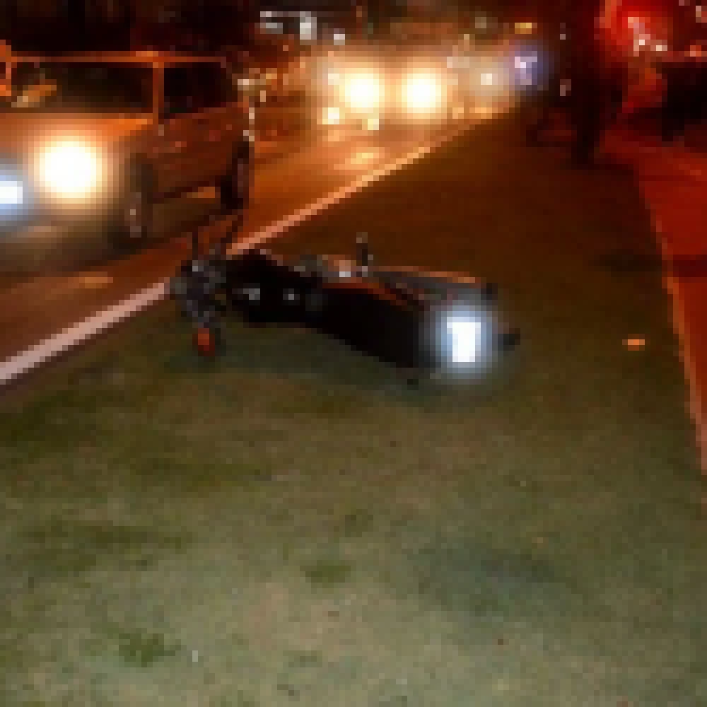 Motociclista morre e crianÃ§a fica ferida em atropelamento na Avenida Itavuvu