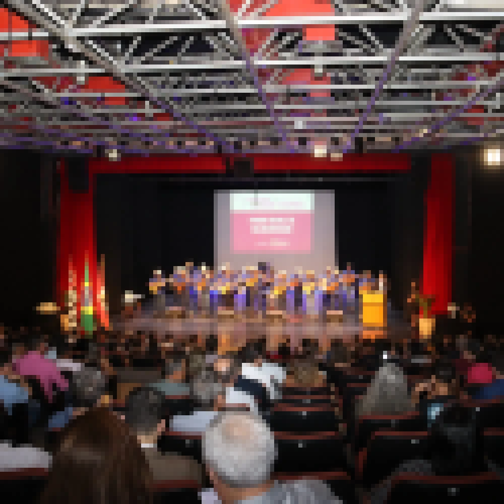 Evento â€œPossibilidades entre o Setor PÃºblico e Privadoâ€� reÃºne mais de 350 empresÃ¡rios no Teatro Municipal