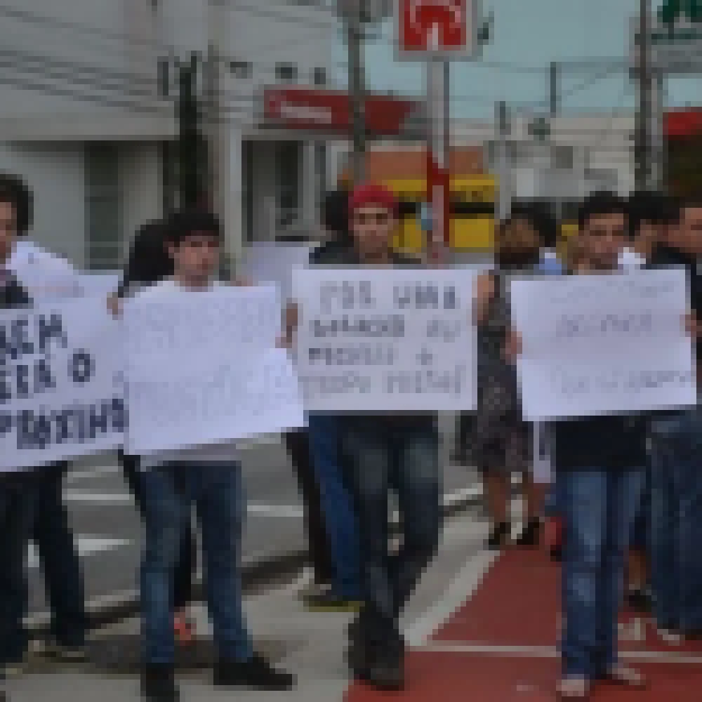 Parentes e Amigos fazem manifestaÃ§Ã£o para pedir justiÃ§a pela morte de mÃºsico
