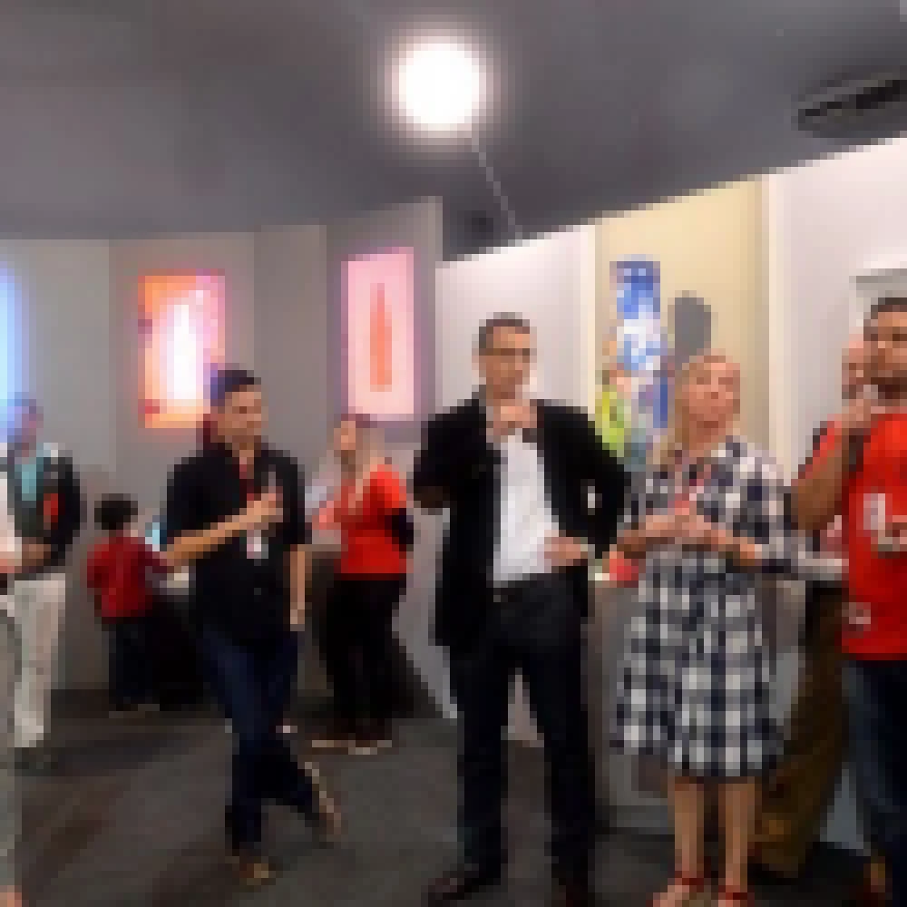 ExposiÃ§Ã£o sobre o centenÃ¡rio da garrafa da Coca-Cola segue atÃ© domingo