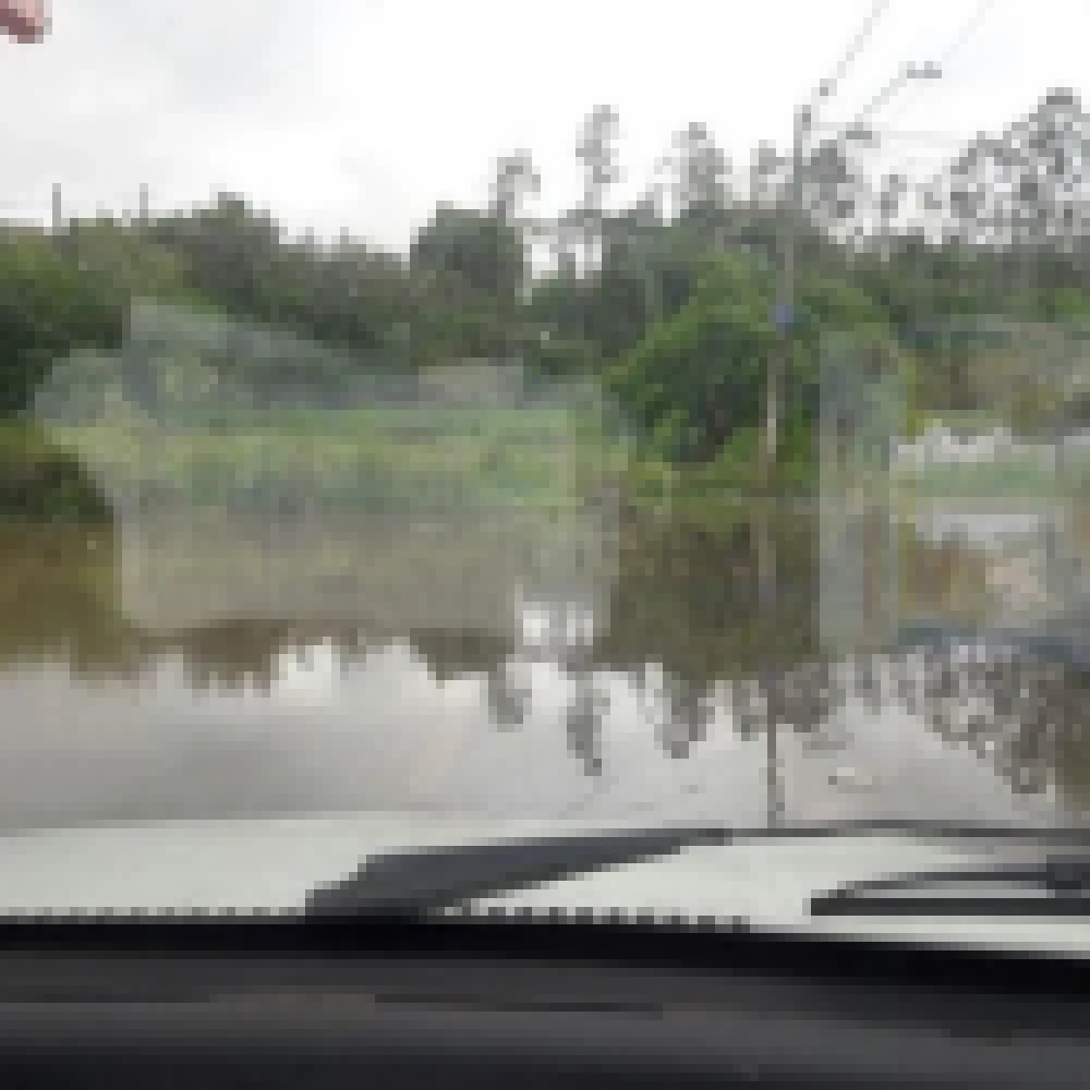 Chuva traz transtornos para moradores do Bairro VitÃ³ria RÃ©gia