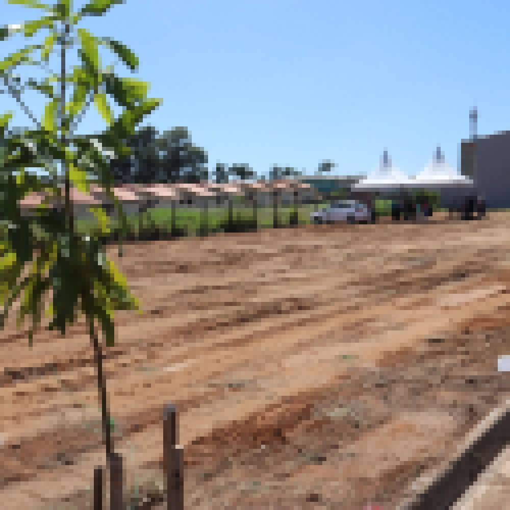 Prefeitura inicia obras da praÃ§a no Jardim Santa CecÃ­lia