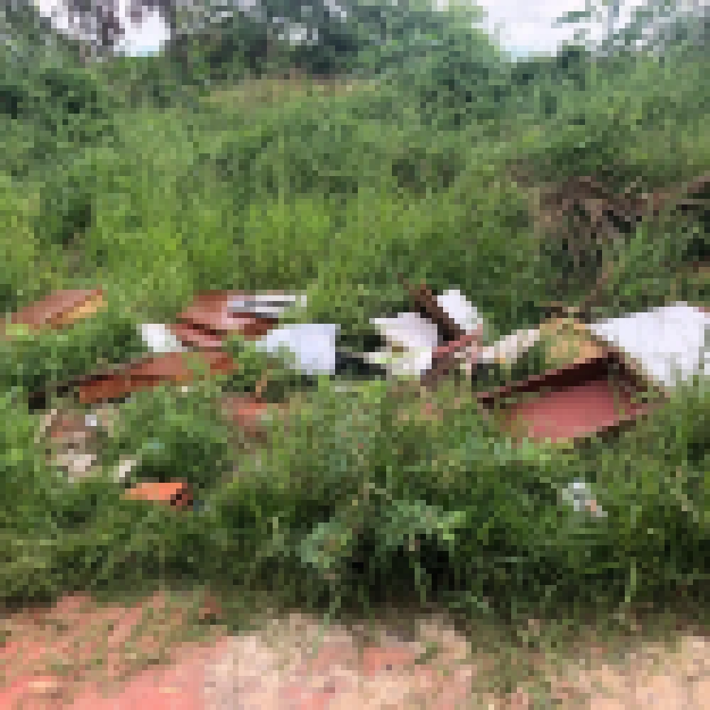 Sem serviÃ§o de roÃ§agem no Sorocaba Park, mato alto invade ciclovias
