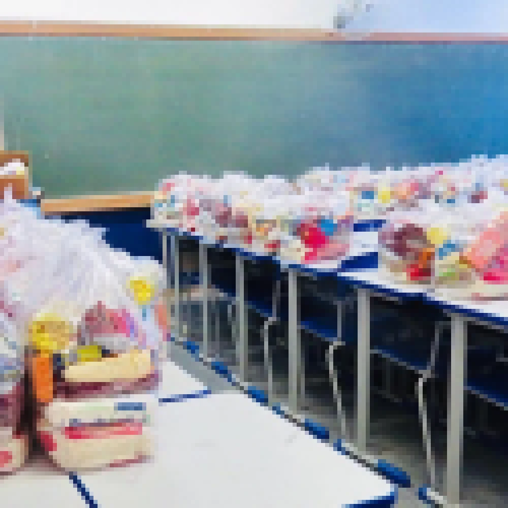 Diferente de Sorocaba, Prefeitura de IperÃ³ distribui mais de 2 mil marmitex (merenda) e mini cestas bÃ¡sicas aos alunos