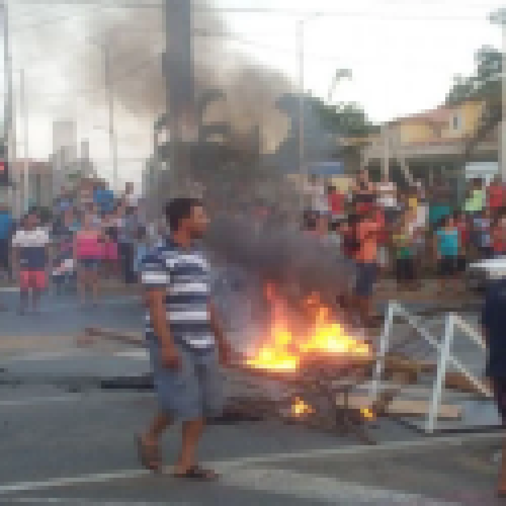 Protesto por Falta de Ã¡gua interdita a Avenida Ipanema