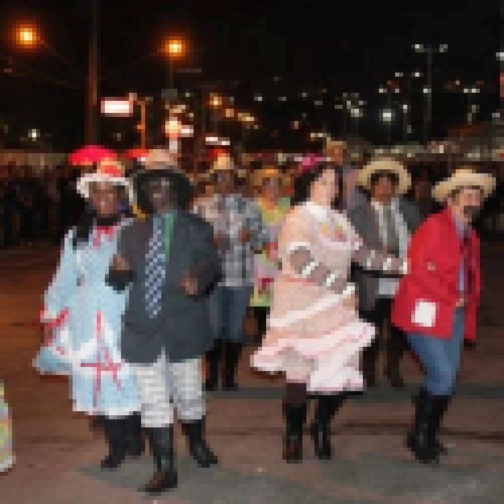 Veja imagens da noite de ontem, com show do CPM 22, na Festa Junina de Votorantim