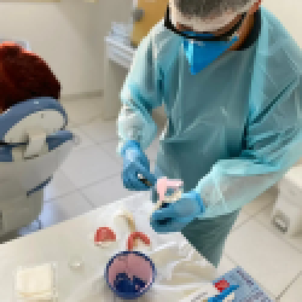 MutirÃ£o odontolÃ³gico atende 60 pacientes e 110 prÃ³teses dentÃ¡rias serÃ£o confeccionadas