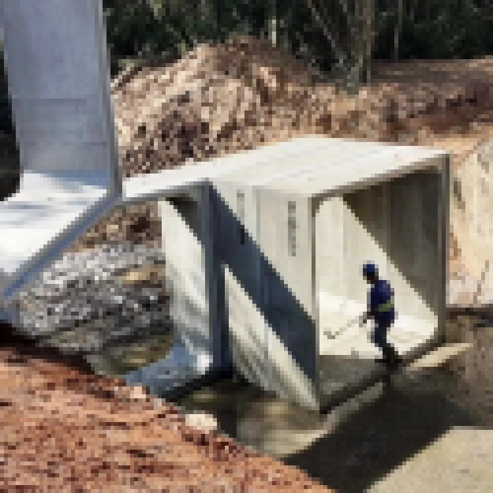 Saae/Sorocaba instala aduelas em nova ponte de acesso a AraÃ§oiaba da Serra
