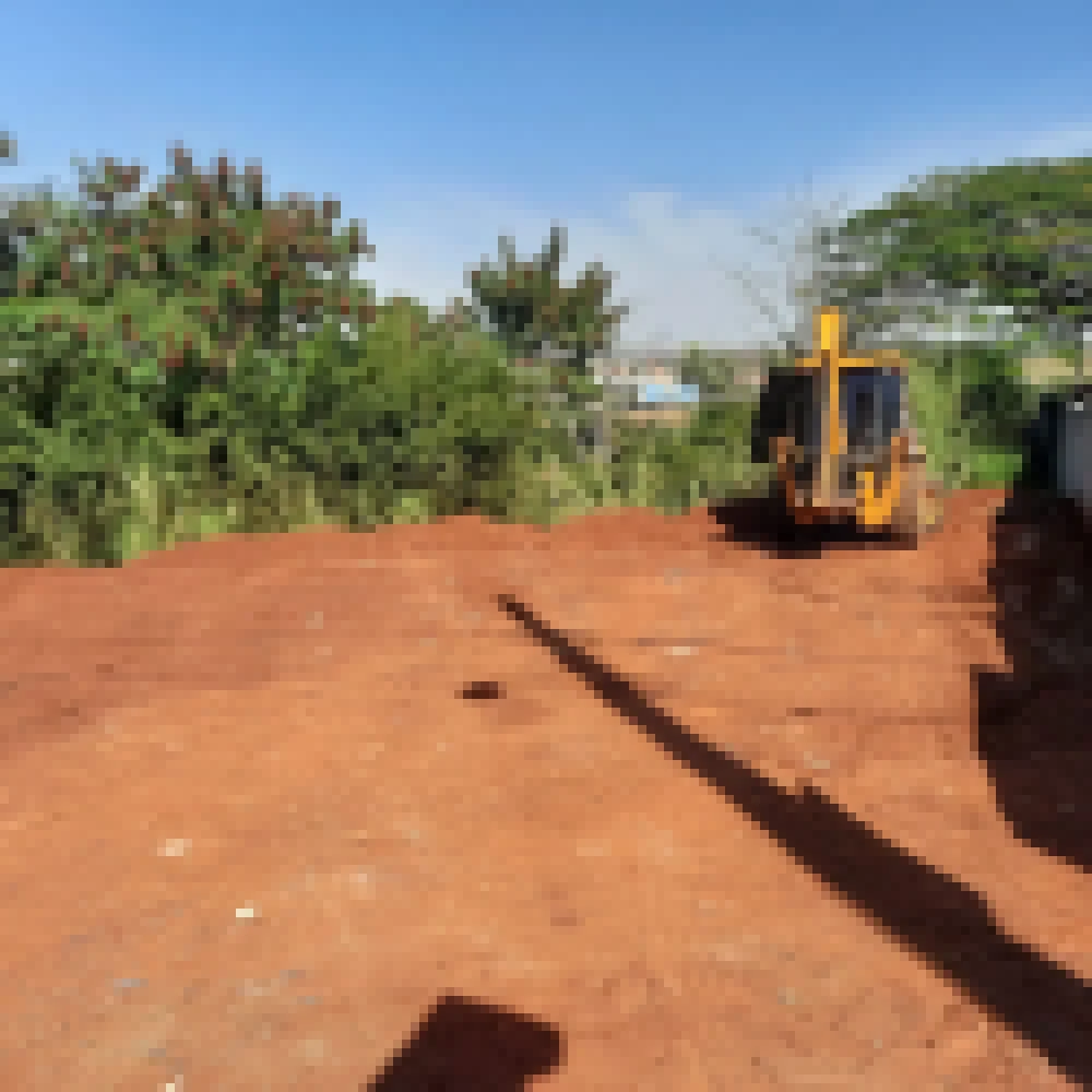 AÃ§Ã£o conjunta entre Prefeitura e equipe escolar transforma terreno baldio em estacionamento para o CEI-79