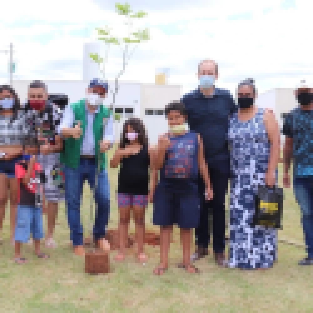 Dia das CrianÃ§as no Residencial Jardim CarandÃ¡ tem diversas atividades e Prefeitura entrega praÃ§a revitalizada aos moradores