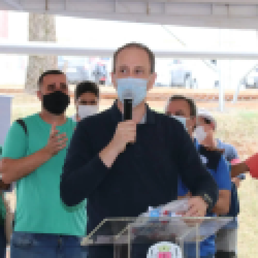 Dia das CrianÃ§as no Residencial Jardim CarandÃ¡ tem diversas atividades e Prefeitura entrega praÃ§a revitalizada aos moradores