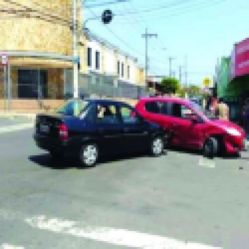 Moradores pedem melhorias em cruzamento no MineirÃ£o