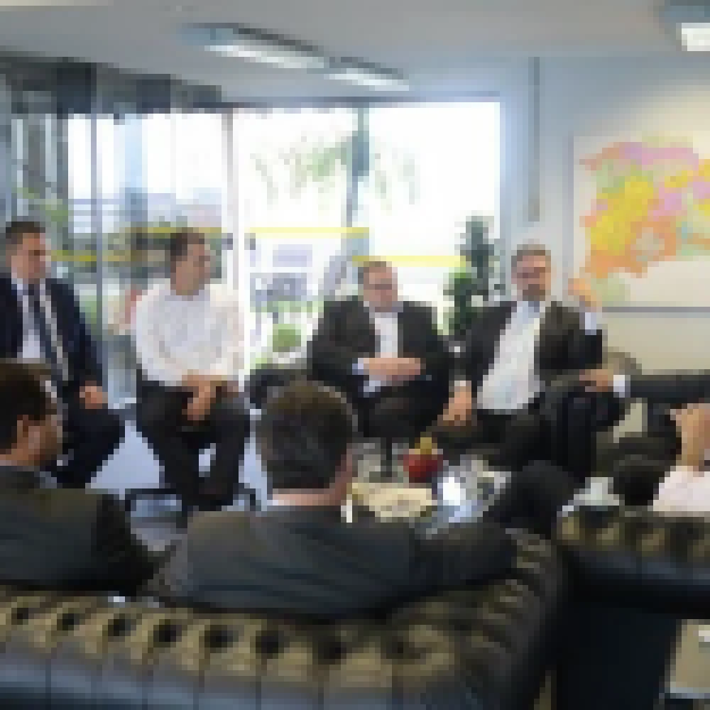 Prefeito Crespo e Grupo Sorocred assinam protocolo para investimento de R$ 18 milhÃµes e geraÃ§Ã£o de 800 empregos