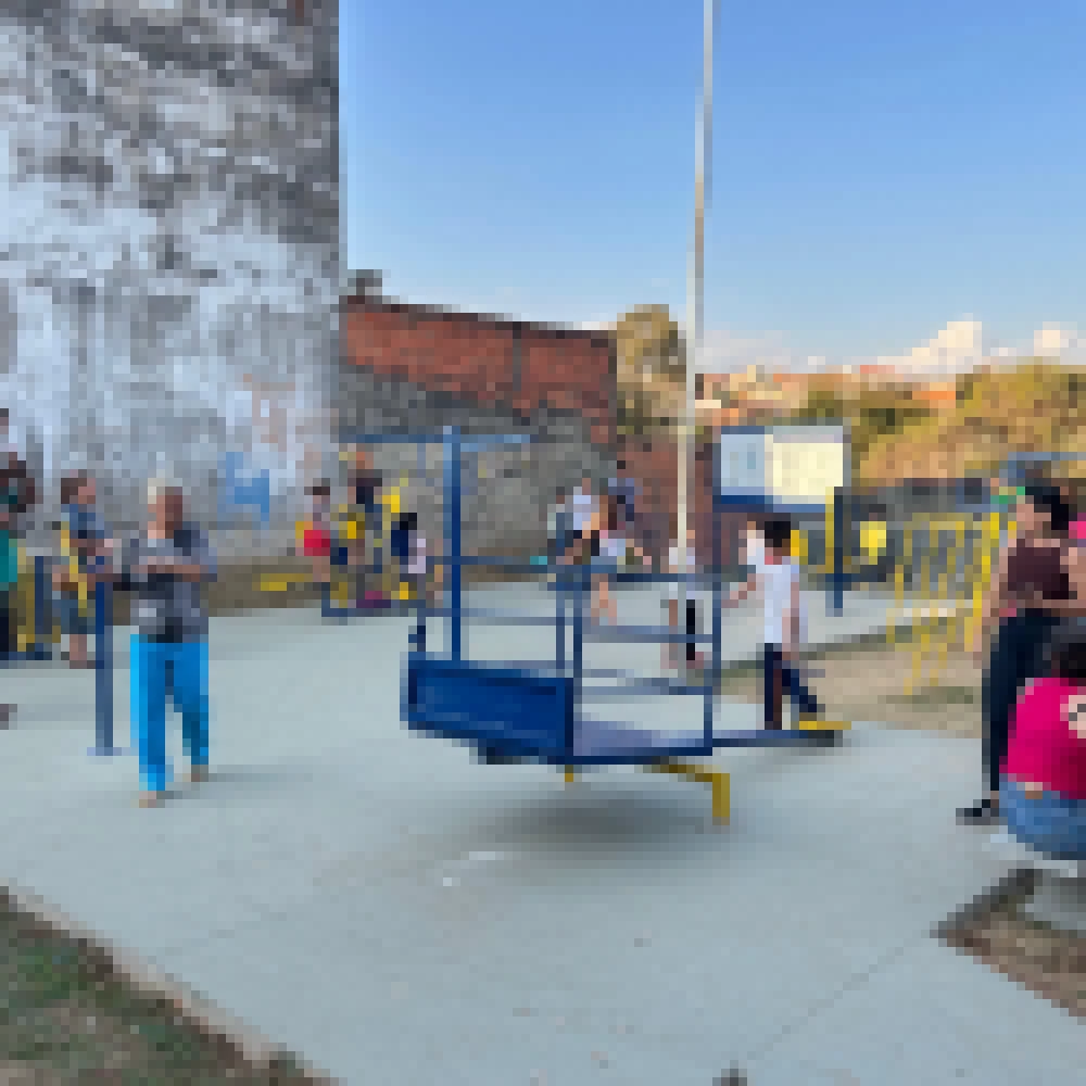 Caio Oliveira viabiliza implantação de playground, academia ao ar livre e iluminação em LED no Jardim Santa Luiza