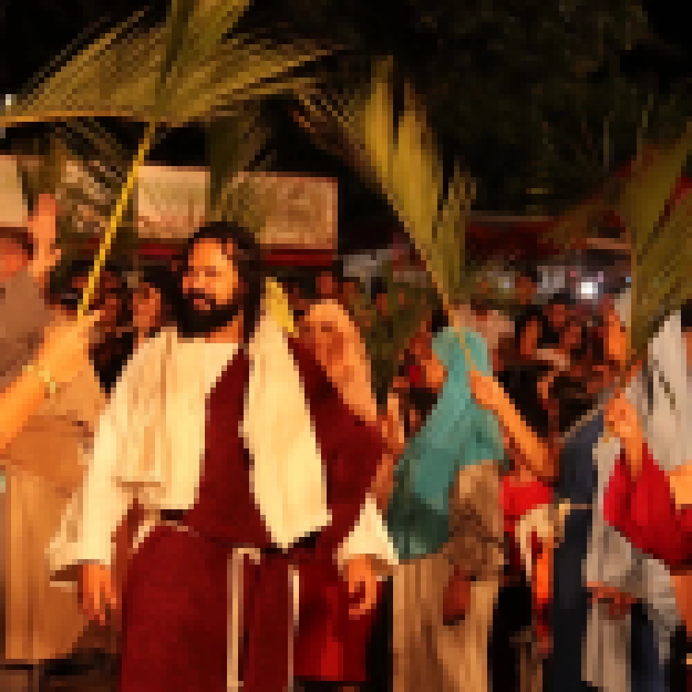 Paixão de Cristo reúne multidão no Parque dos Espanhóis
