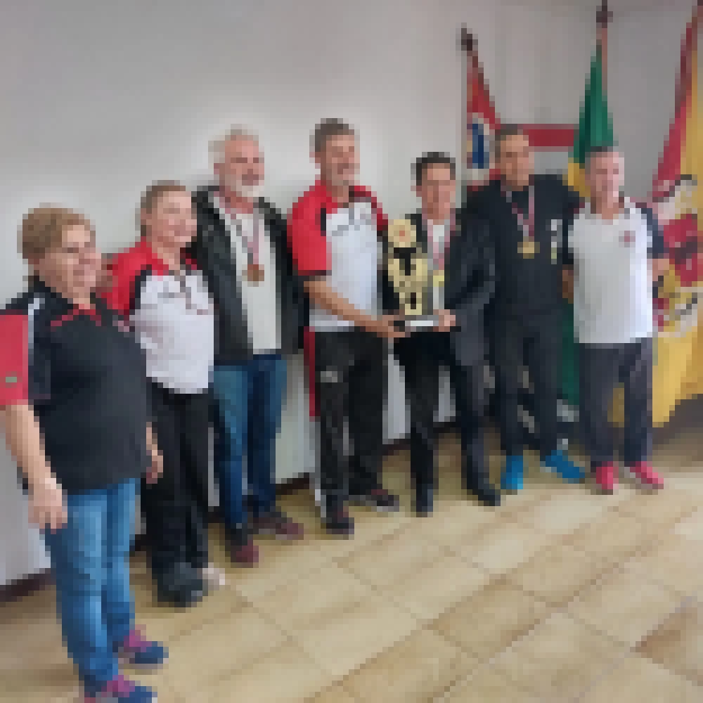 Sorocaba recebe troféu de campeão geral dos Jogos Regionais 2022