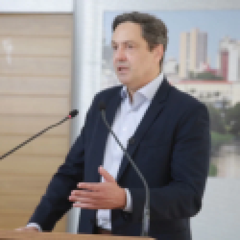 Deputado Luiz Philippe de Orleans e Bragança critica reforma tributária em palestra na Câmara de Sorocaba