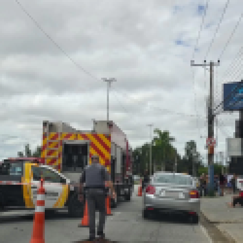 Homem morre em capotamento na avenida Itavuvu