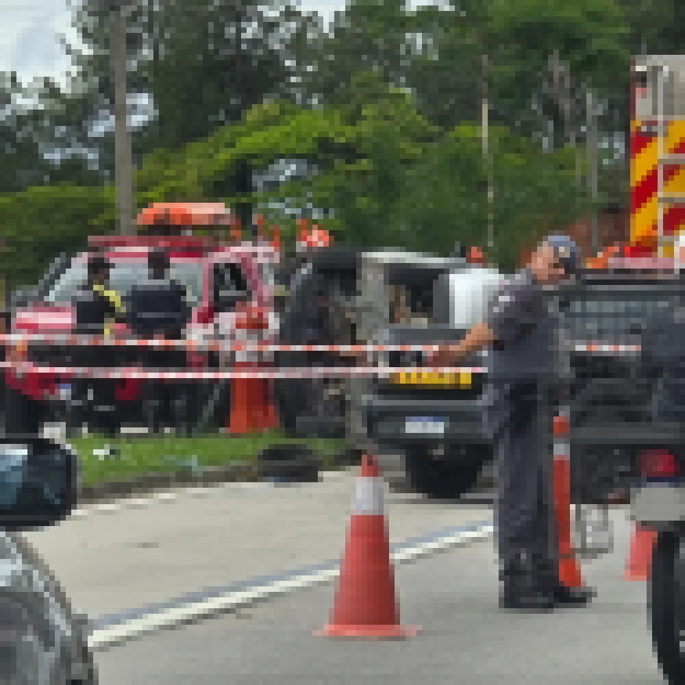 Homem morre em capotamento na avenida Itavuvu