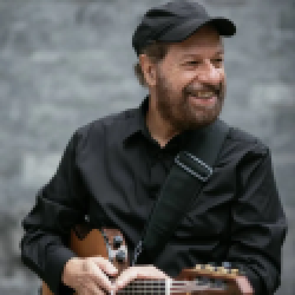 João Bosco faz show gratuito no Teatro Municipal