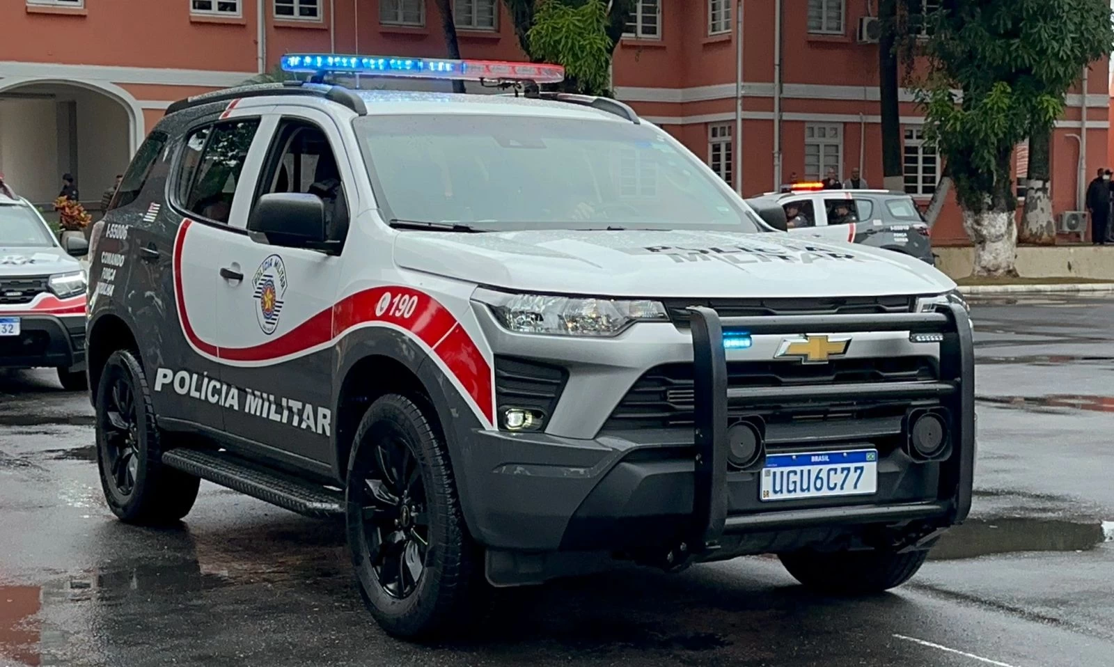 PM prende três por invasão à chácara e recupera veículos furtados