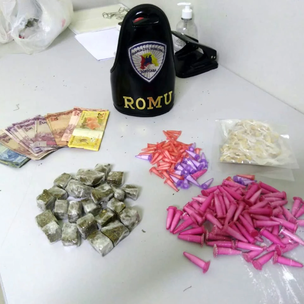 Jovem de 19 anos é detido com quase 300 porções de drogas na Zona Oeste