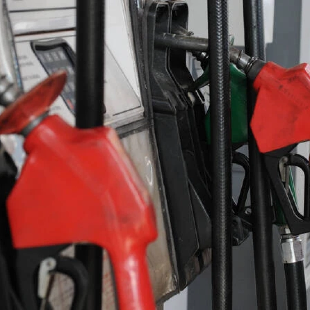 Litro da gasolina sobe R$ 0,15 nas refinarias da Petrobras