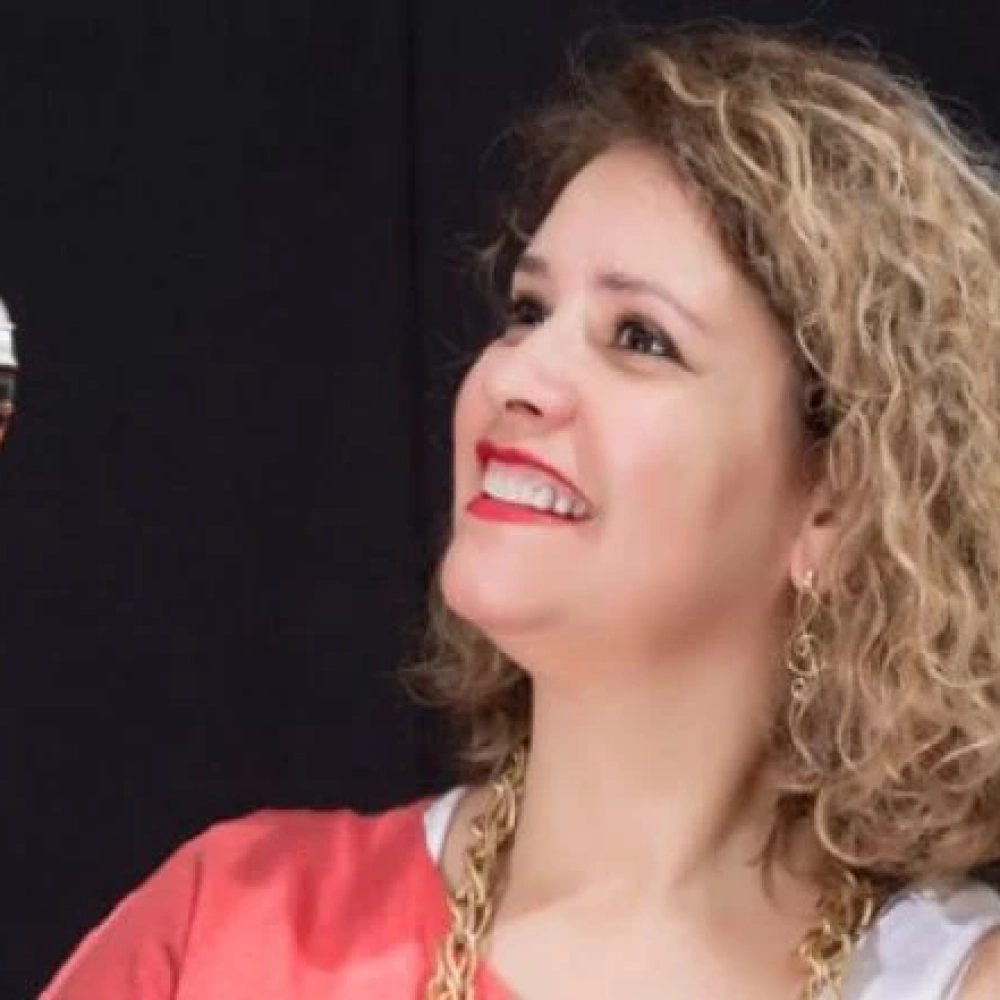Lys Araújo se apresenta no projeto “Domingo no Parque”