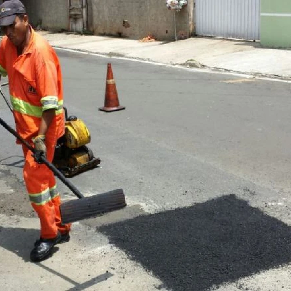 Mais de 40 ruas recebem tapa-buraco na 2ª quinzena de dezembro