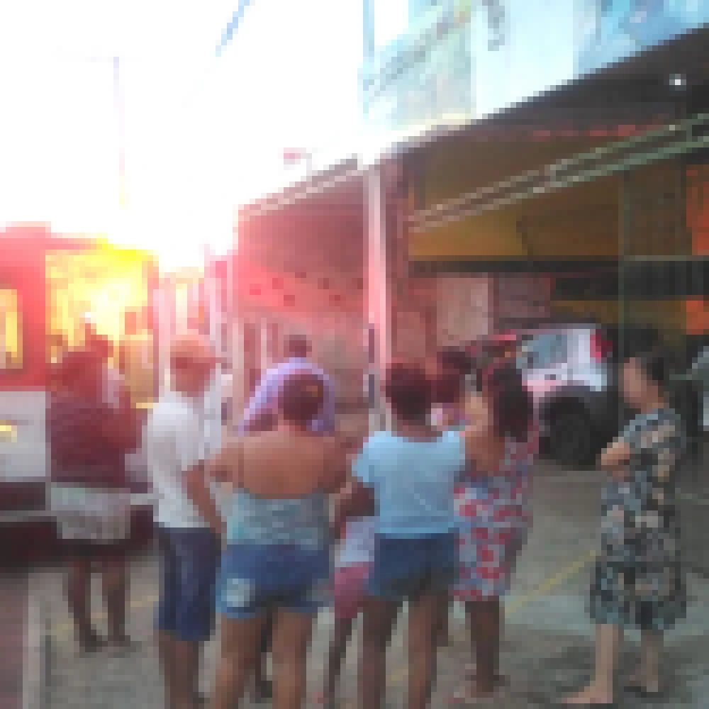 Motorista perde o controle e invade loja na avenida Ipanema